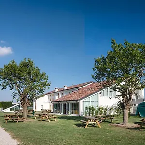 nomad-hostel.hotelslidodijesolo.com/