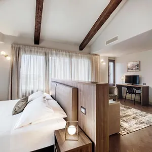 porta-altinia-suites.hotelslidodijesolo.com/